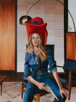 Visions West Gallery :: 1 action-painting Tracy :: The Big Hat